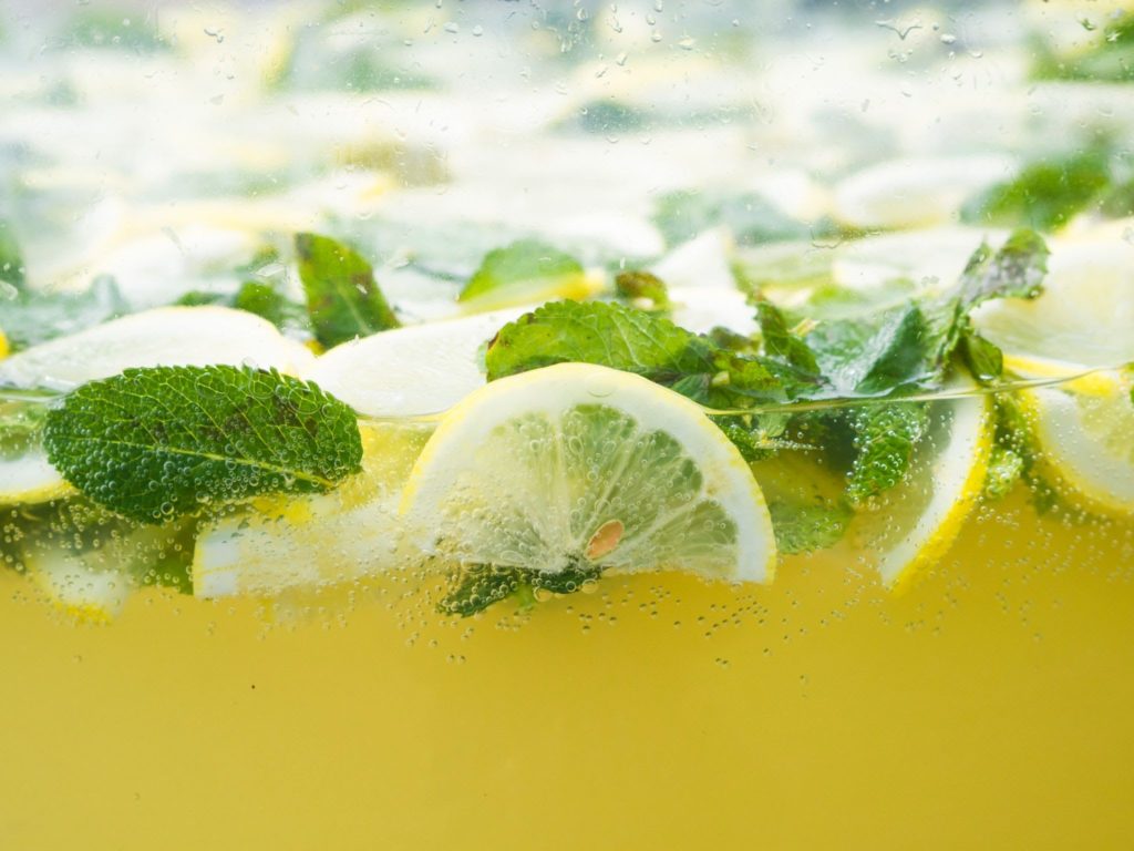 Água com limão: Realmente emagrece?
